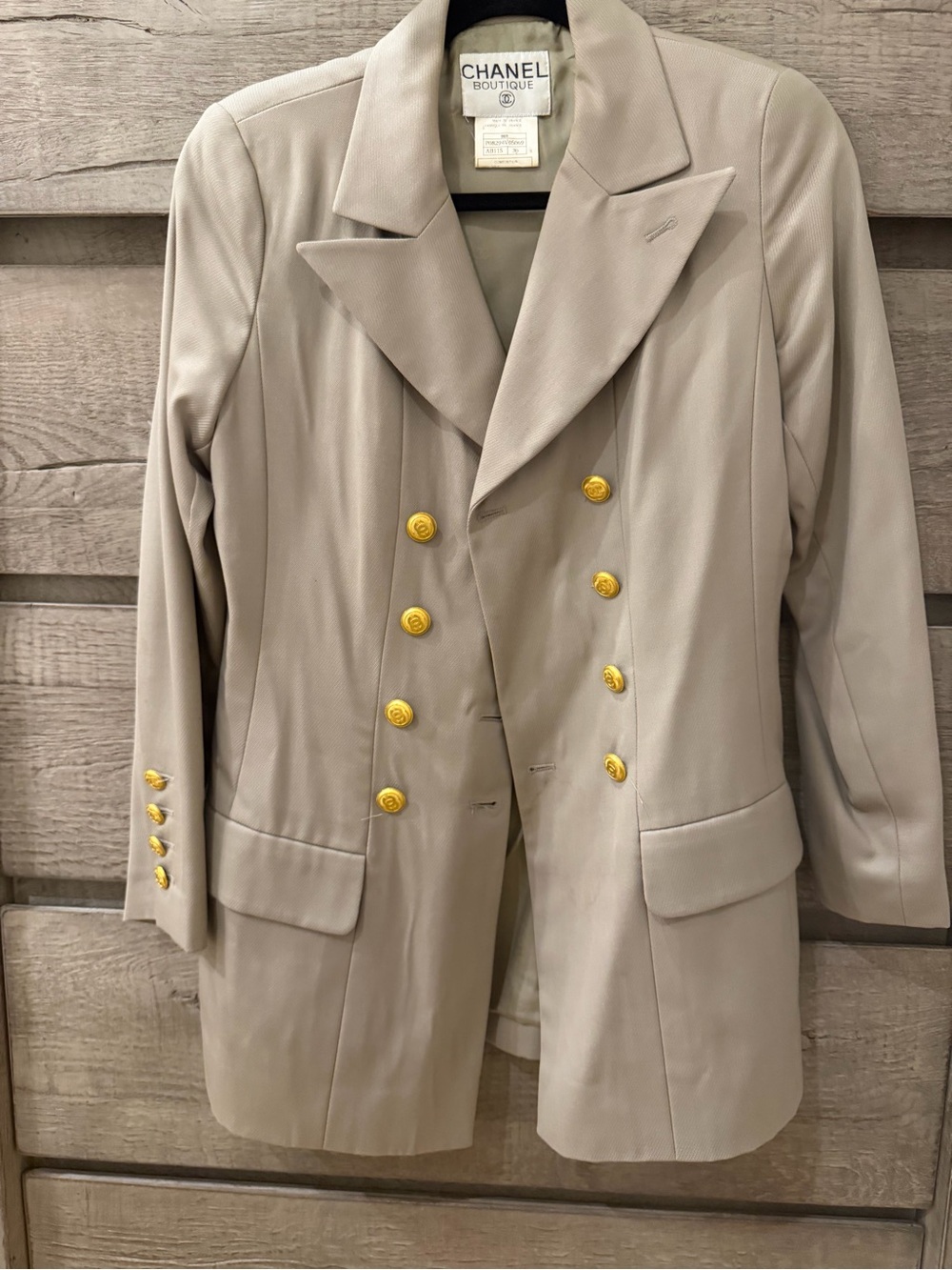 Vintage SUPER RARE CC Chanel Boutique Women's Double-Breasted Cream Blazer